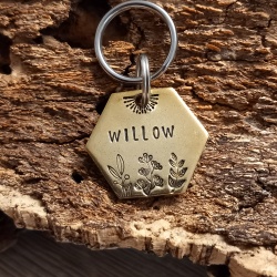 Médaille identité chien "Willow" en laiton, personnalisable et gravée à la main