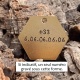 Gravure des numéros de téléphone au dos de la médaille