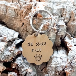Médaille forme fleur pour chien gravé  "pucé"