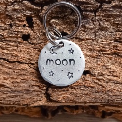 Médaille pour chien gravée à la main "Moon"