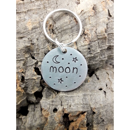 Médaille pour chien gravée à la main "Moon"