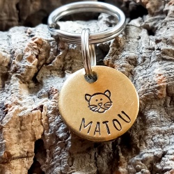 Médaille chat ou petit chien en laiton
